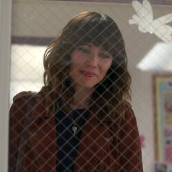 Linda Cardellini en 2x08 titulado 'Tenías que ser tú' de 'Dead to Me'