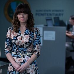 Linda Cardellini en el 2x09 de 'Dead to Me'