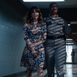 Linda Cardellini en 2x09 titulado 'No eres tú, soy yo' de 'Dead to Me'