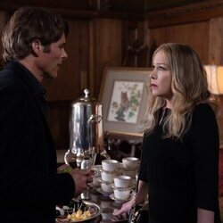 Christina Applegate y James Marsden en 3x04 titulado '¿Y ahora qué hacemos?' de 'Dead to Me'