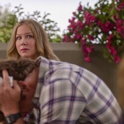 Christina Applegate en 3x05 titulado 'No pensamos bien las cosas' de 'Dead to Me'