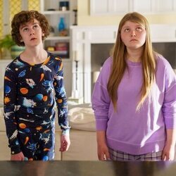 Luke Roessler en el 3x05 de 'Dead to Me'