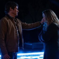 Christina Applegate y James Marsden en 3x05 titulado 'No pensamos bien las cosas' de 'Dead to Me'