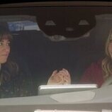 Linda Cardellini y Christina Applegate en 3x09 'Nos quedamos sin tiempo' de 'Dead to Me'
