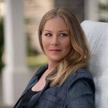 Christina Applegate en 3x10 titulado 'Hemos llegado al final' de 'Dead to Me'