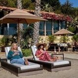 Linda Cardellini y Christina Applegate en 3x10 titulado 'Hemos llegado al final' de 'Dead to Me'