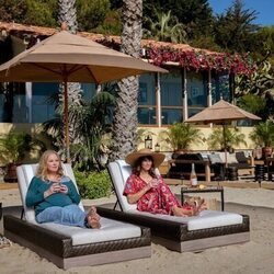 Linda Cardellini y Christina Applegate en 3x10 titulado 'Hemos llegado al final' de 'Dead to Me'
