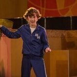 Luke Roessler en 3x10 'Hemos llegado al final' de 'Dead to Me'