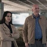 Michael Gaston y Molly Hager en 1x06 titulado '45 muertos' de 'Después del huracán'