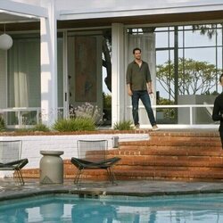 Christopher Gorham y Manuel Garcia-Rulfo en el 1x07 de 'El abogado del Lincoln'
