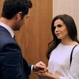 Lana Parrilla y Manuel Garcia-Rulfo en 2x07 titulado 'Cui bono' de 'El abogado del Lincoln'