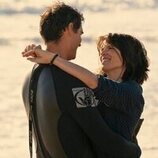 Neve Campbell y Manuel Garcia-Rulfo en el 3x01 de 'The Lincoln Lawyer'