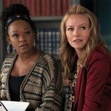 Becki Newton y Jazz Raycole en Capítulo 5 titulado 'Lo que pasa en Victorville' de 'El abogado del Lincoln'