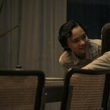 Bodhi del Rosario en el 1x05 de 'The Expatriates'