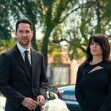 Neve Campbell y Manuel Garcia-Rulfo en el 'Una relación improbable' de 'The Lincoln Lawyer'