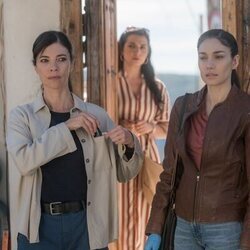 Maribel Verdú y Mariela Garriga en 'Martes Santo' de 'Cuando nadie nos ve'
