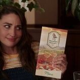 Sara Bareilles en el 3x05 de 'Girls 5 eva'