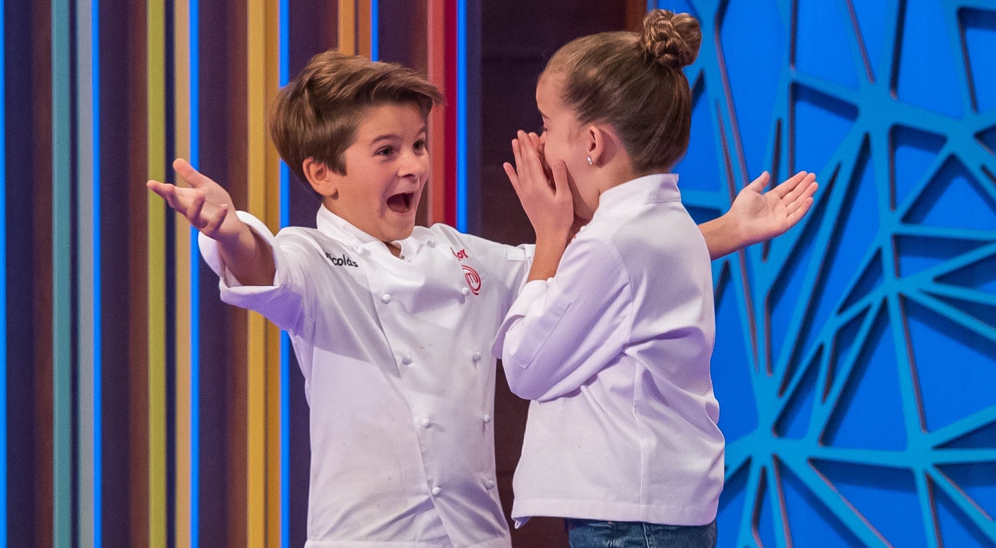 Nicolás felicita a Aurora tras conocerse su victoria en 'MasterChef Junior 8'