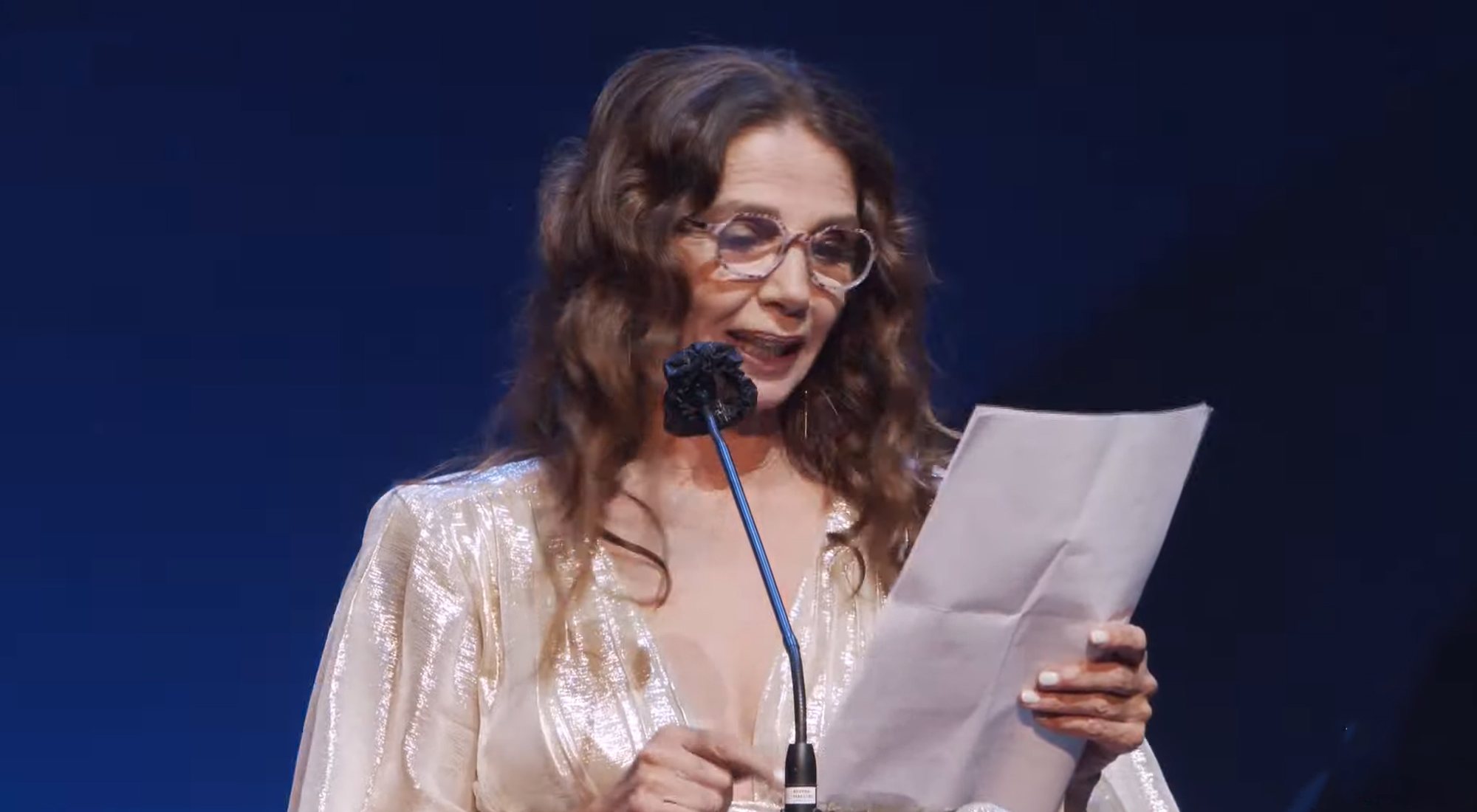 Victoria Abril durante la lectura de su discurso en los Premios Feroz 2021