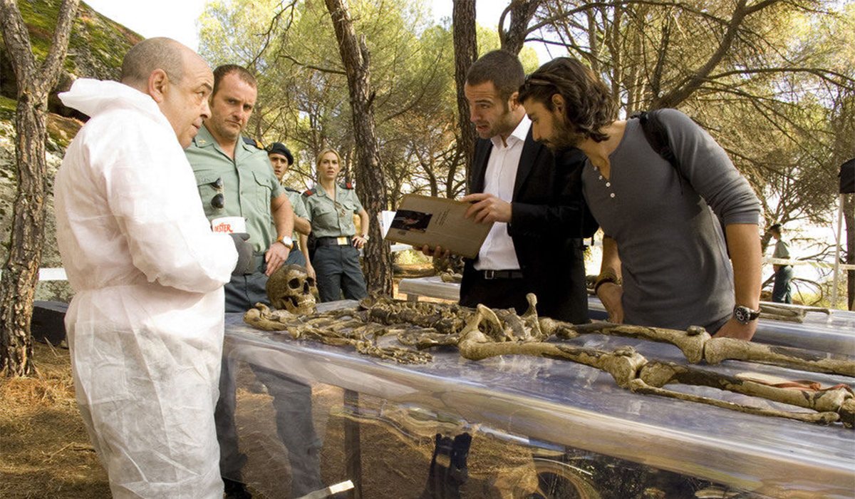 Carles Francino y Antonio Hortelano protagonizan 'Punta escarlata'