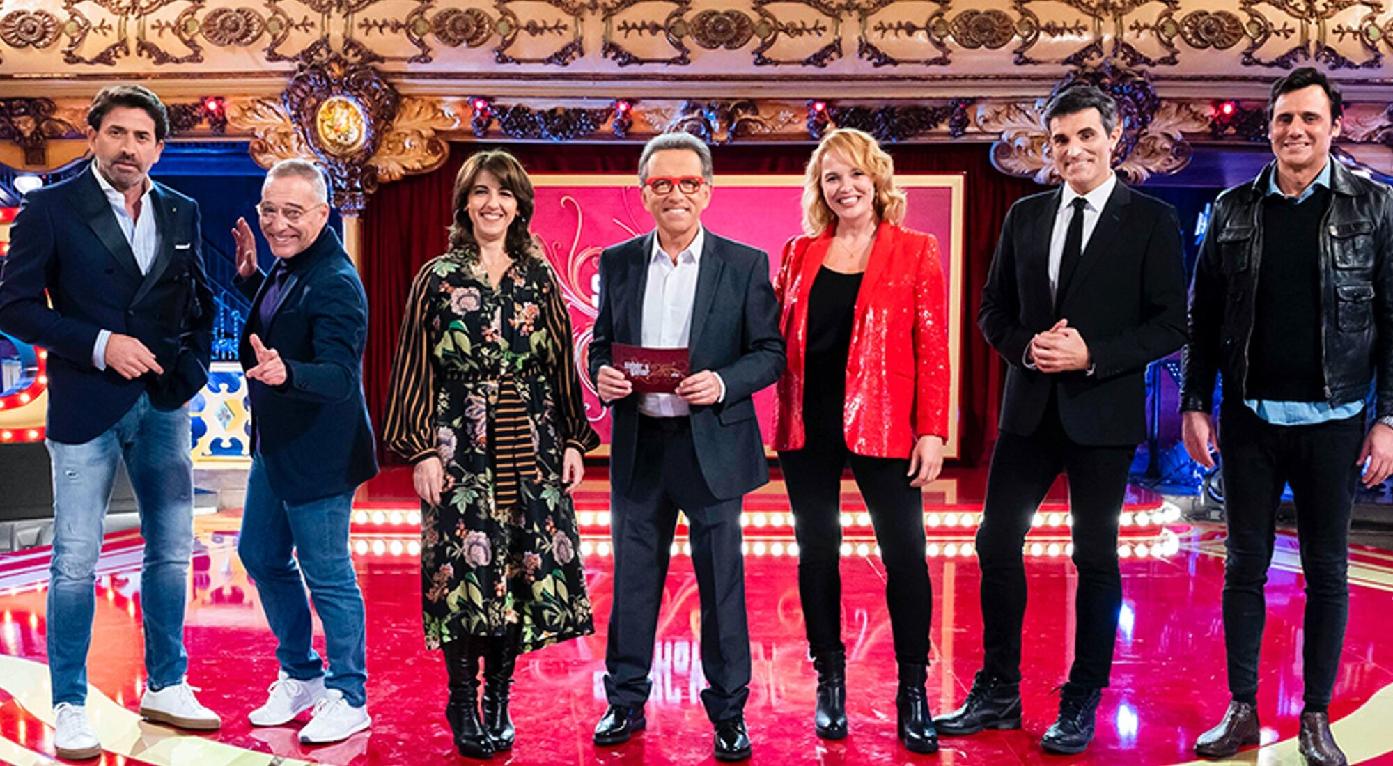 Jordi Hurtado junto a varios presentadores de concursos en el especial de 'Saber y ganar'