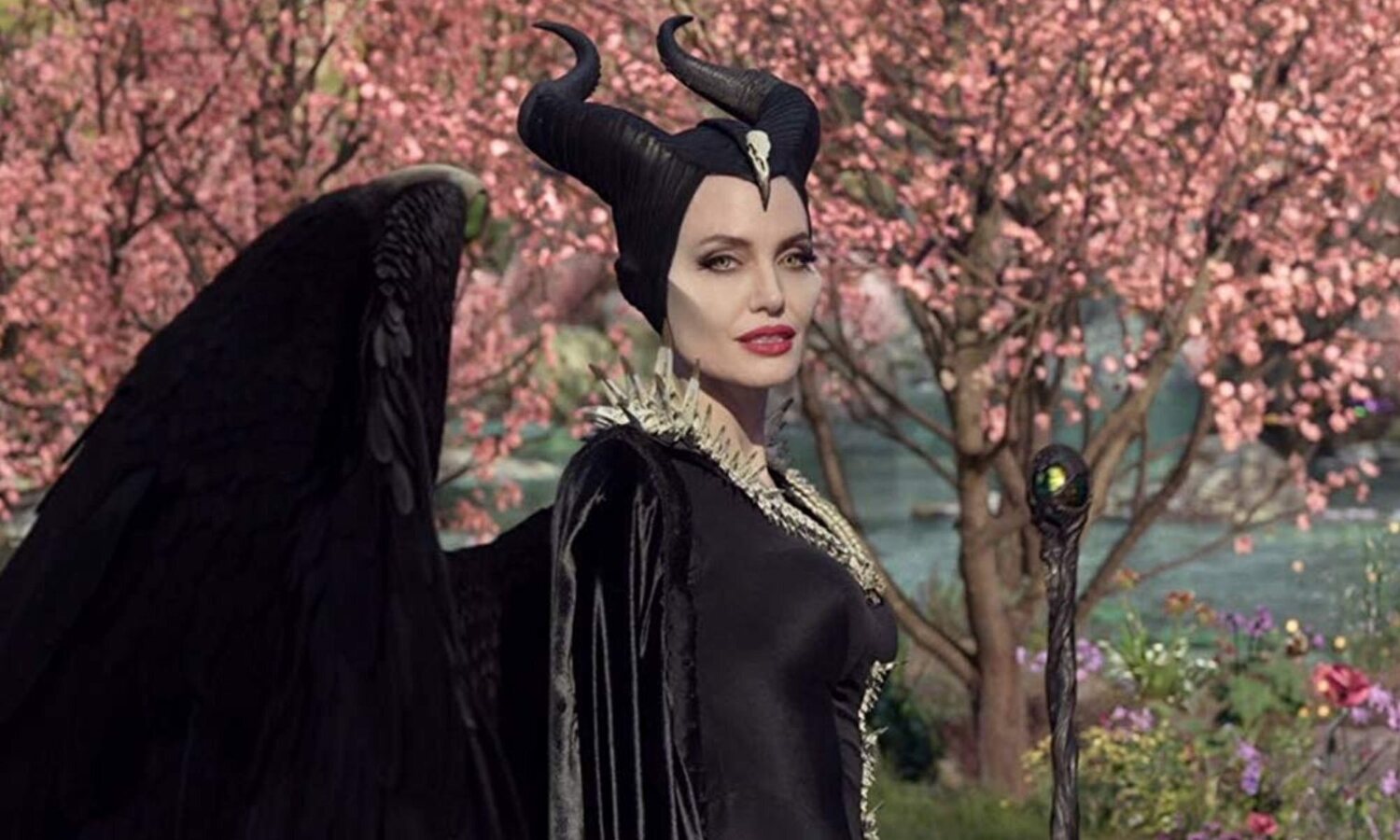 Анджелина Джоли злая волшебница