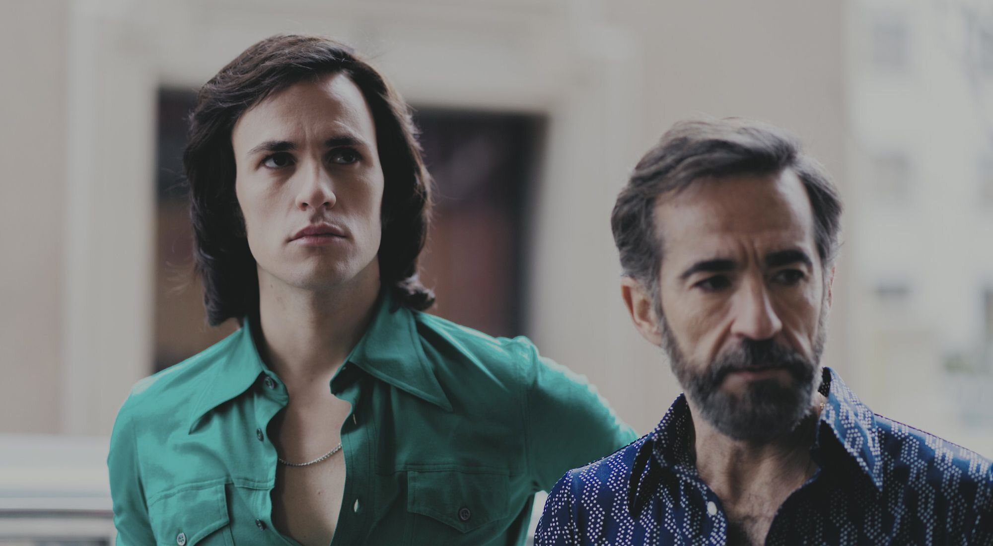 Los actores Alejandro Jato y Pepe Ocio en la miniserie 'Camilo Superstar'