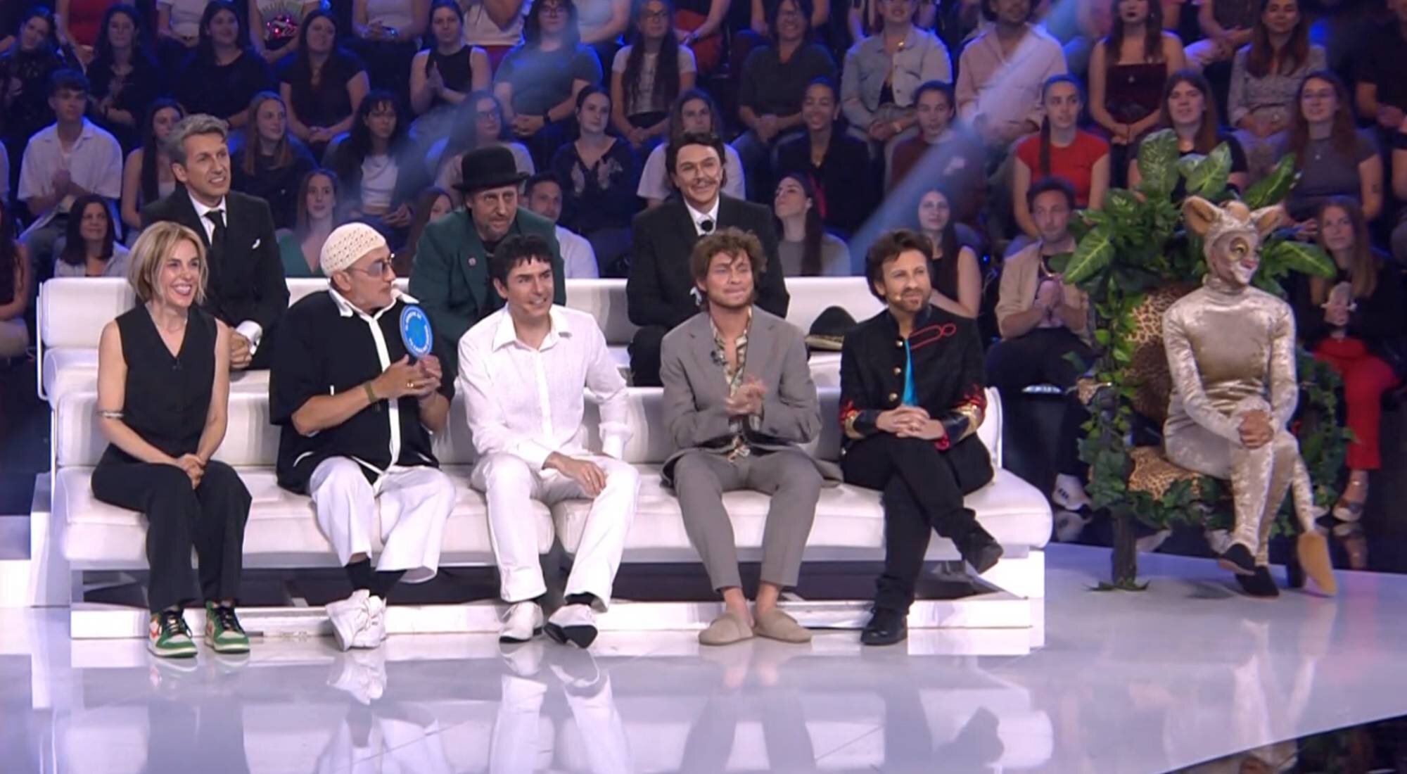 Los concursantes de 'Tu cara me suena 11', a excepción de Valeria Ros, junto a David Fernández en la gala 11