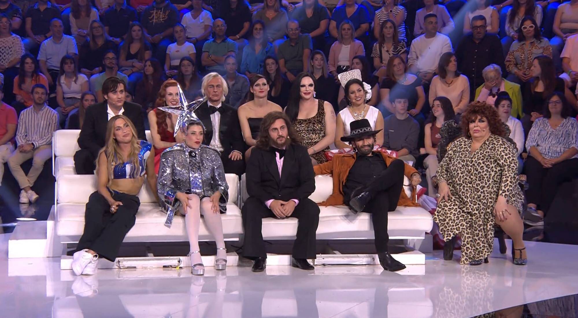Palomo Spain y Paca la Piraña junto a los concursantes de 'Tu cara me suena 11' en la gala 12
