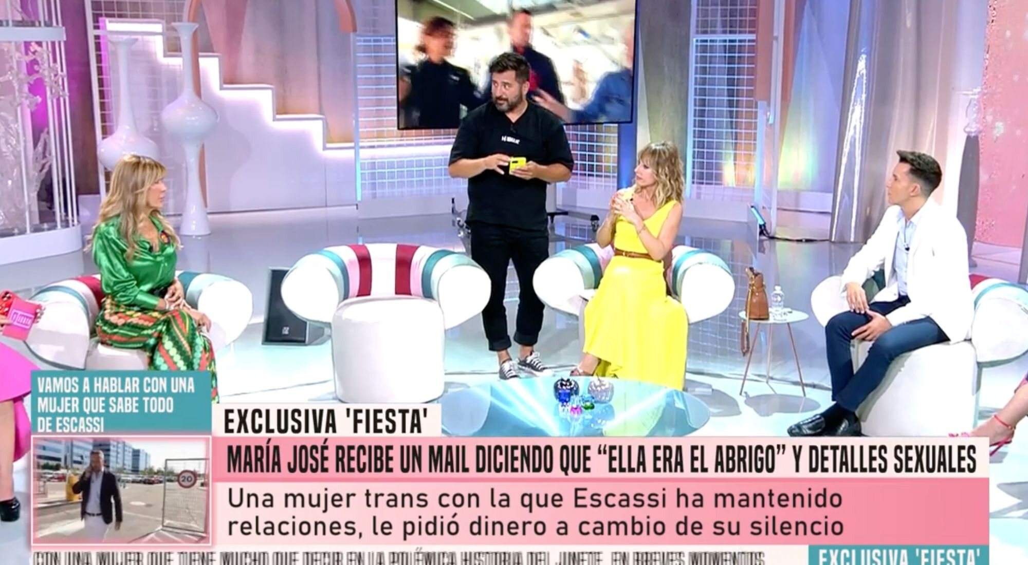 Sergio Garrido muestra el mensaje a Emma García en 'Fiesta'