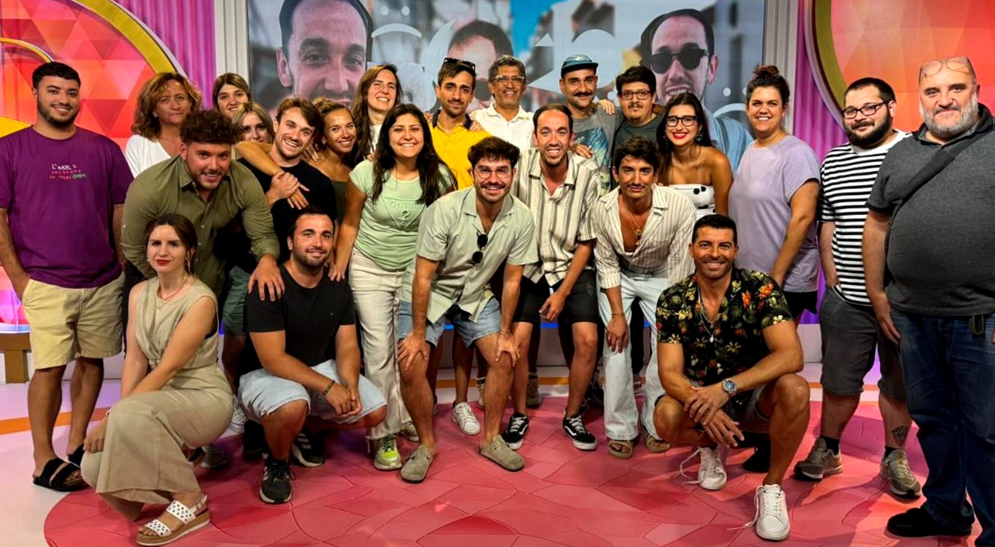 Jacobo Sánchez junto al equipo de 'Socialité'