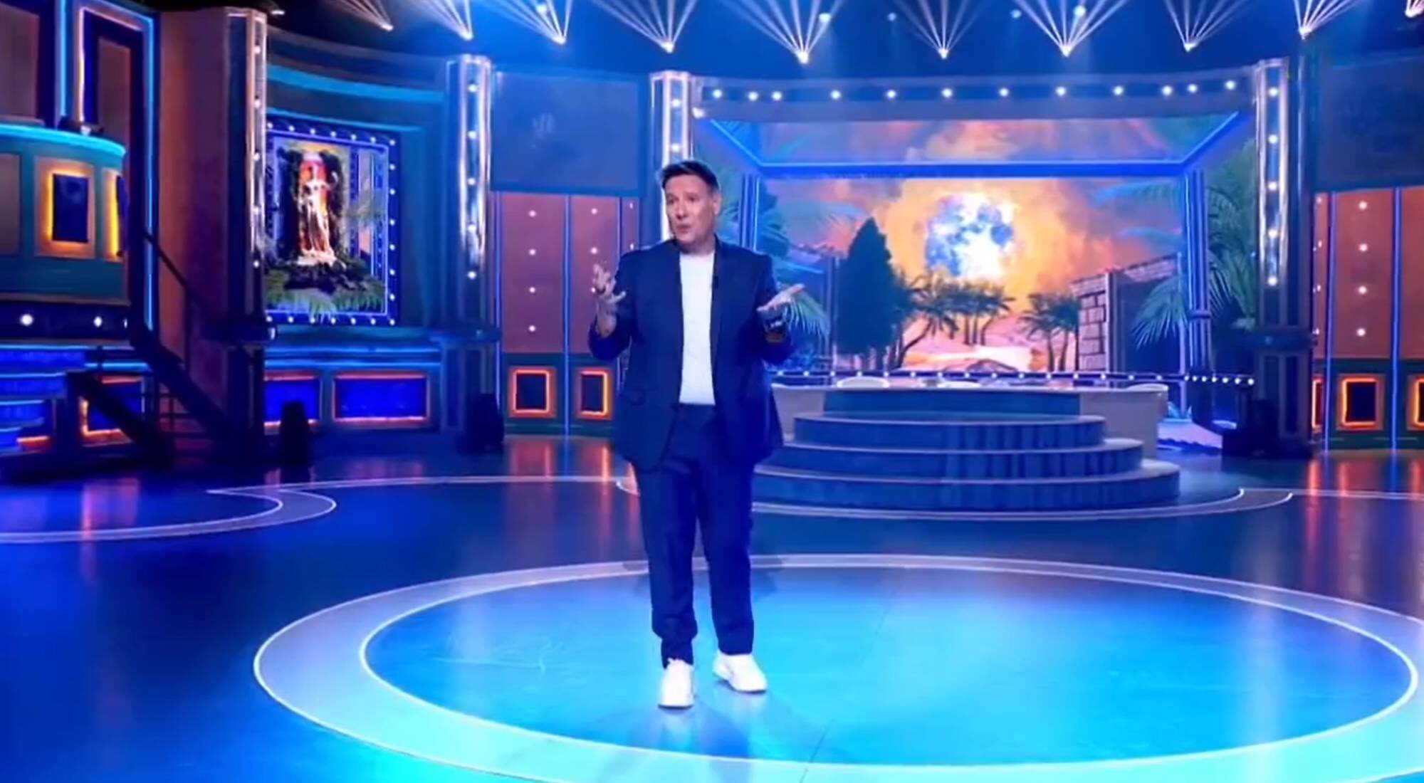 Carlos Latre en el centro del plató de 'Babylon Show'