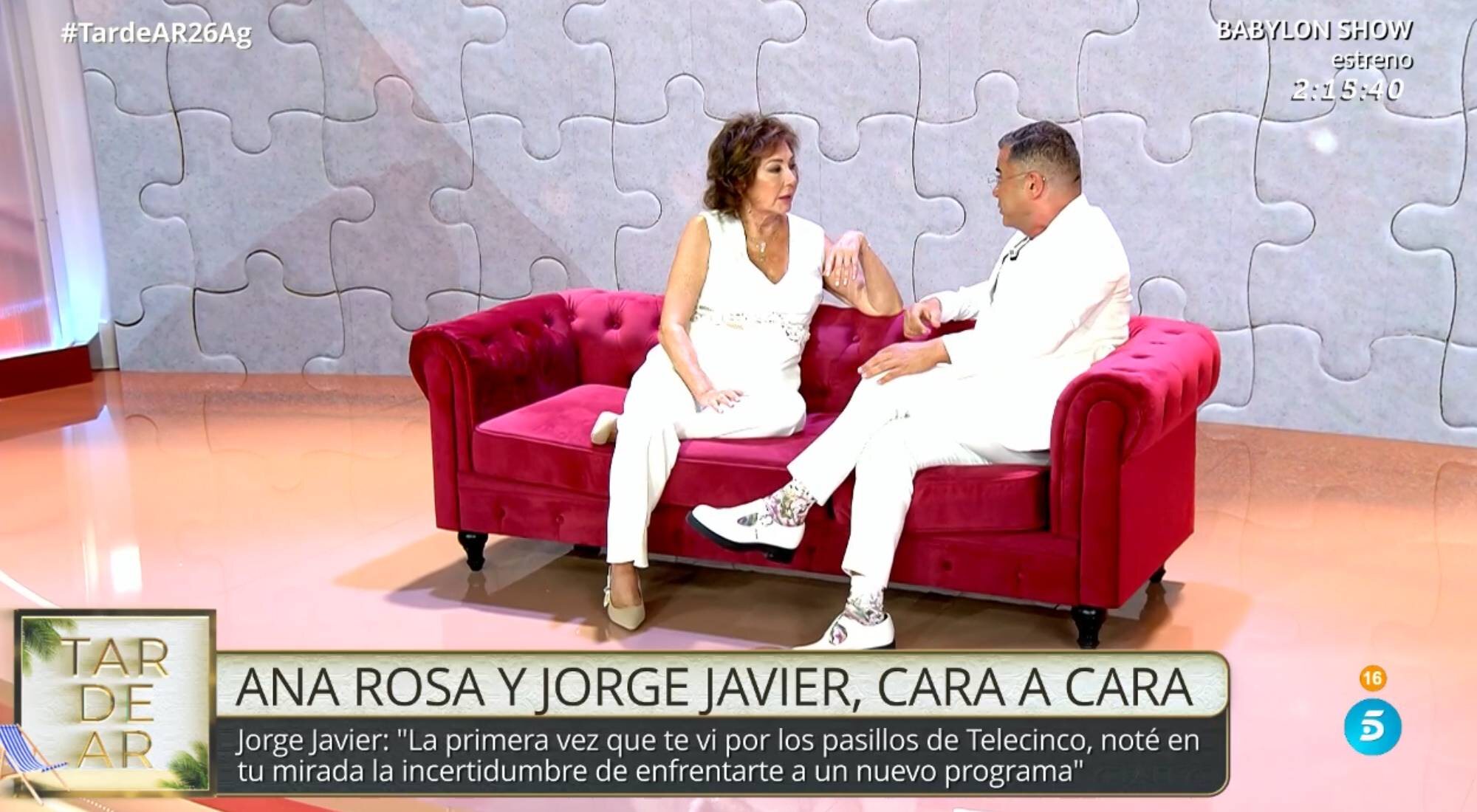 Ana Rosa Quintana y Jorge Javier Vázquez durante su encuentro en 'TardeAR'