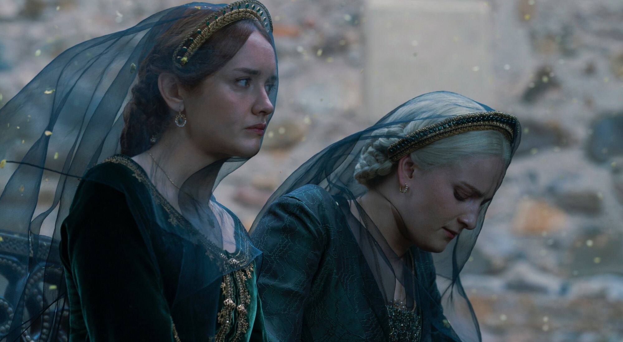 Olivia Cooke y Phia Saban en 'La Casa del Dragón'