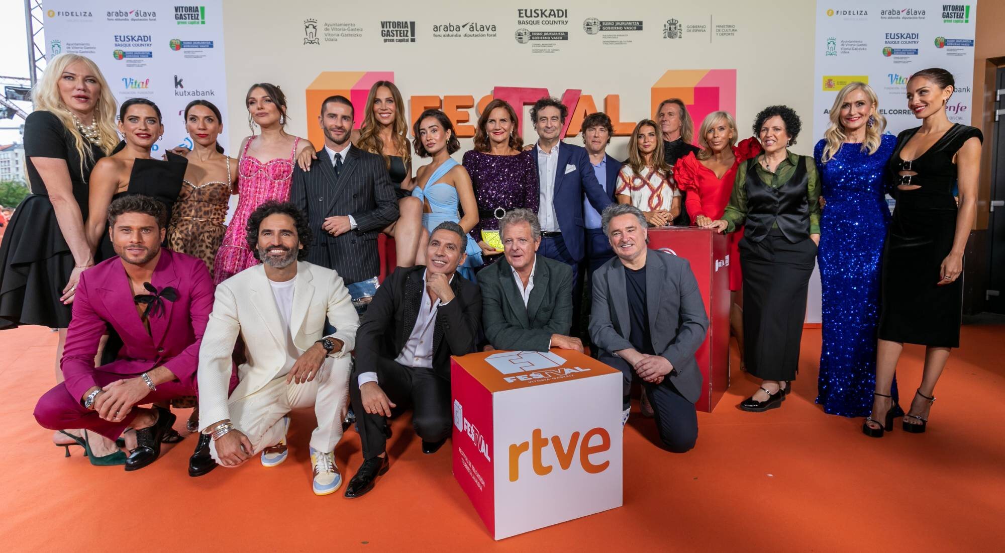 El equipo de 'MasterChef Celebrity 9' posa ante la prensa en el FesTVal