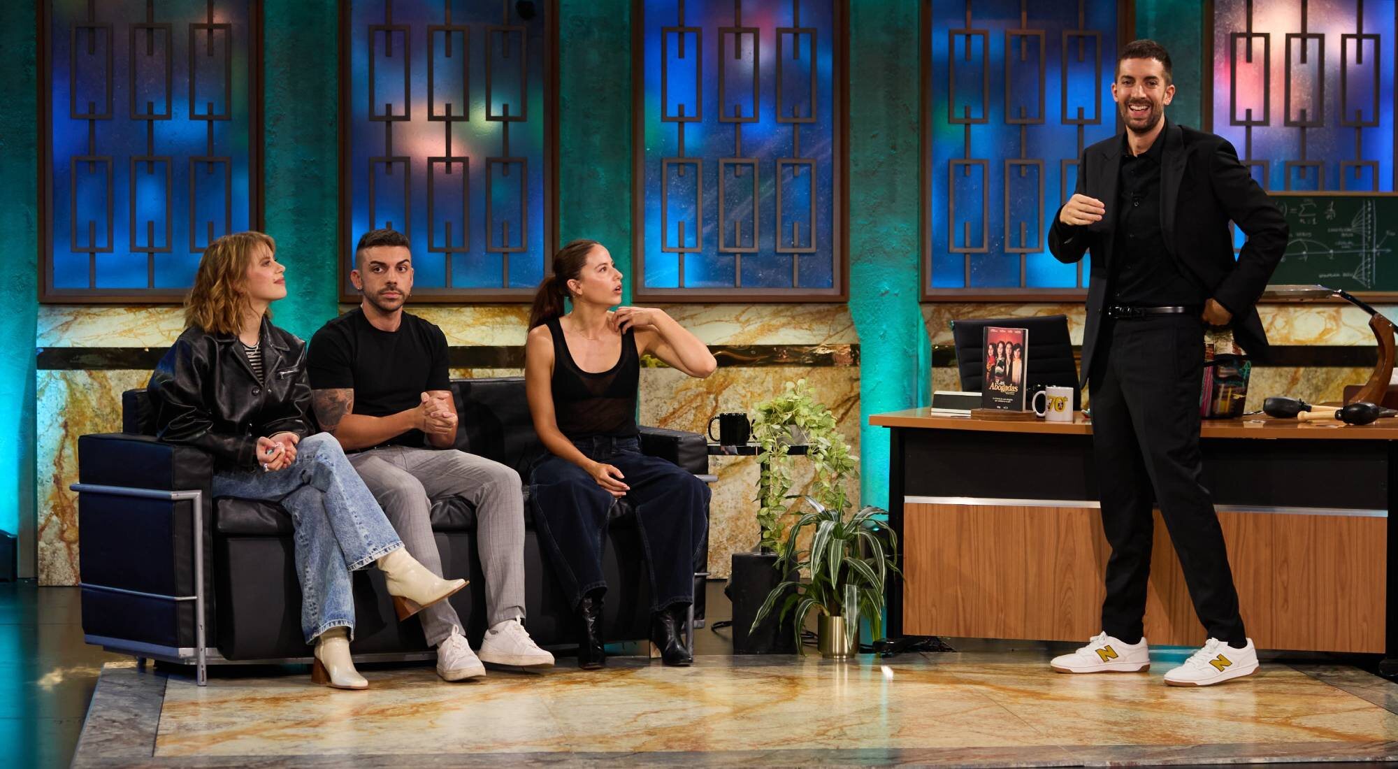 Elisabet Casanovas, DjMariio e Irene Escolar coinciden en su visita a 'La revuelta' con David Broncano