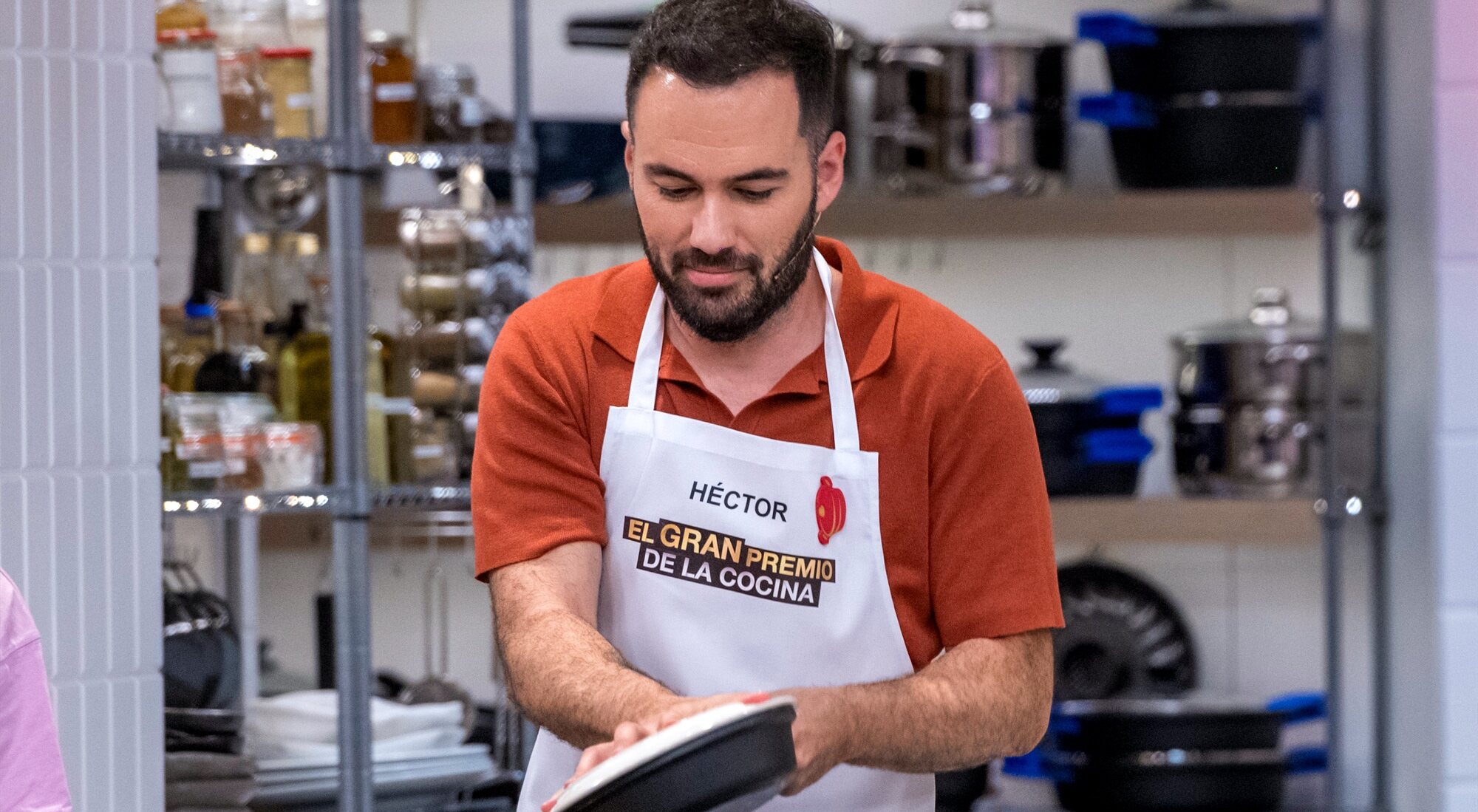 Héctor Alabadí dándole la vuelta a la tortilla en 'El gran premio de la cocina'