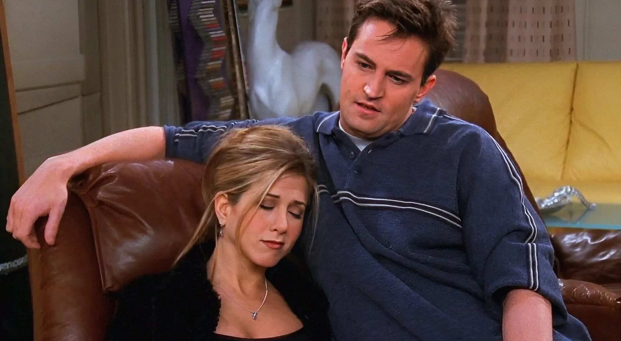 Matthew Perry con Jennifer Aniston en 'Friends'