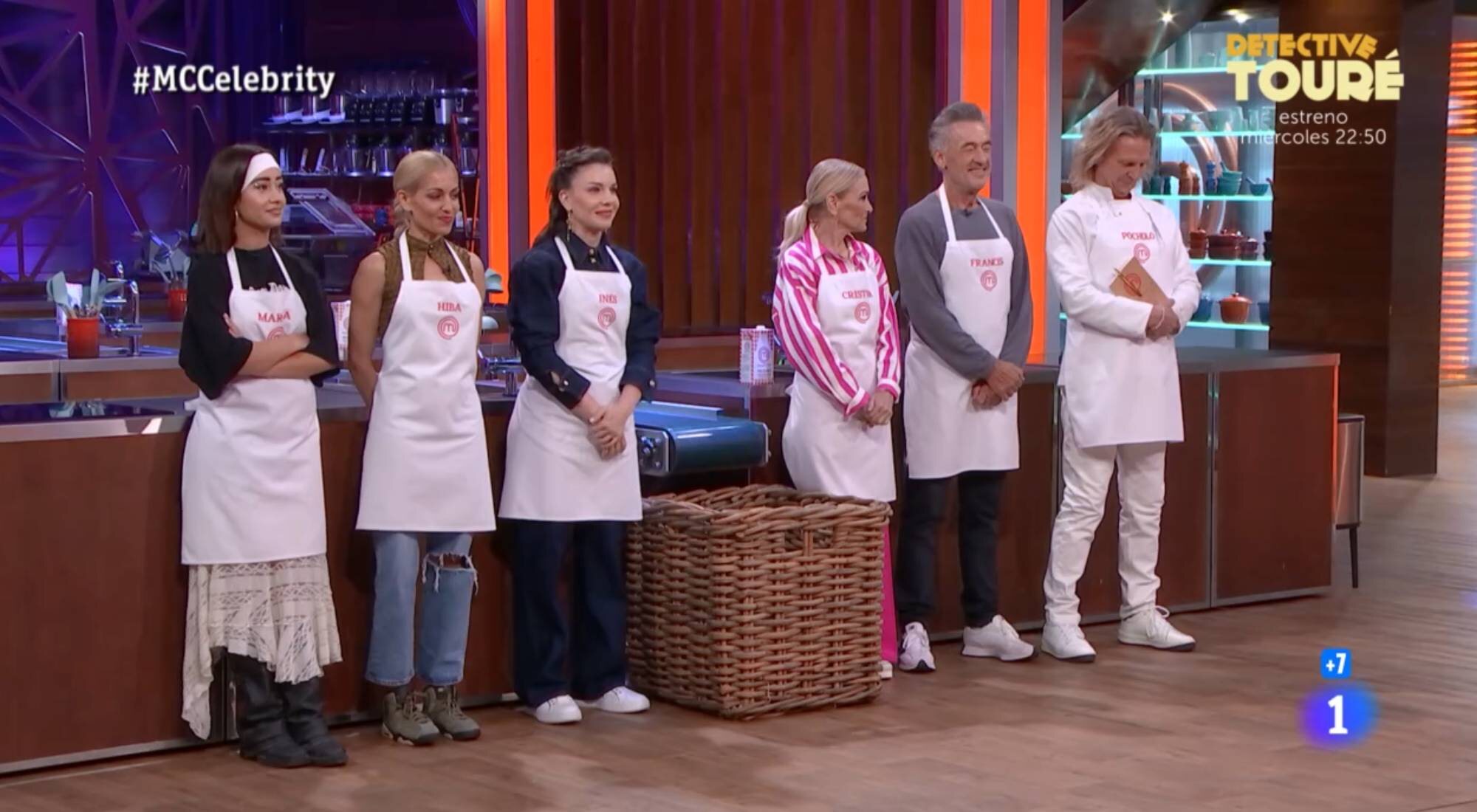 Los compañeros de Pitingo en el arranque del programa 9 de 'MasterChef Celebrity 9'