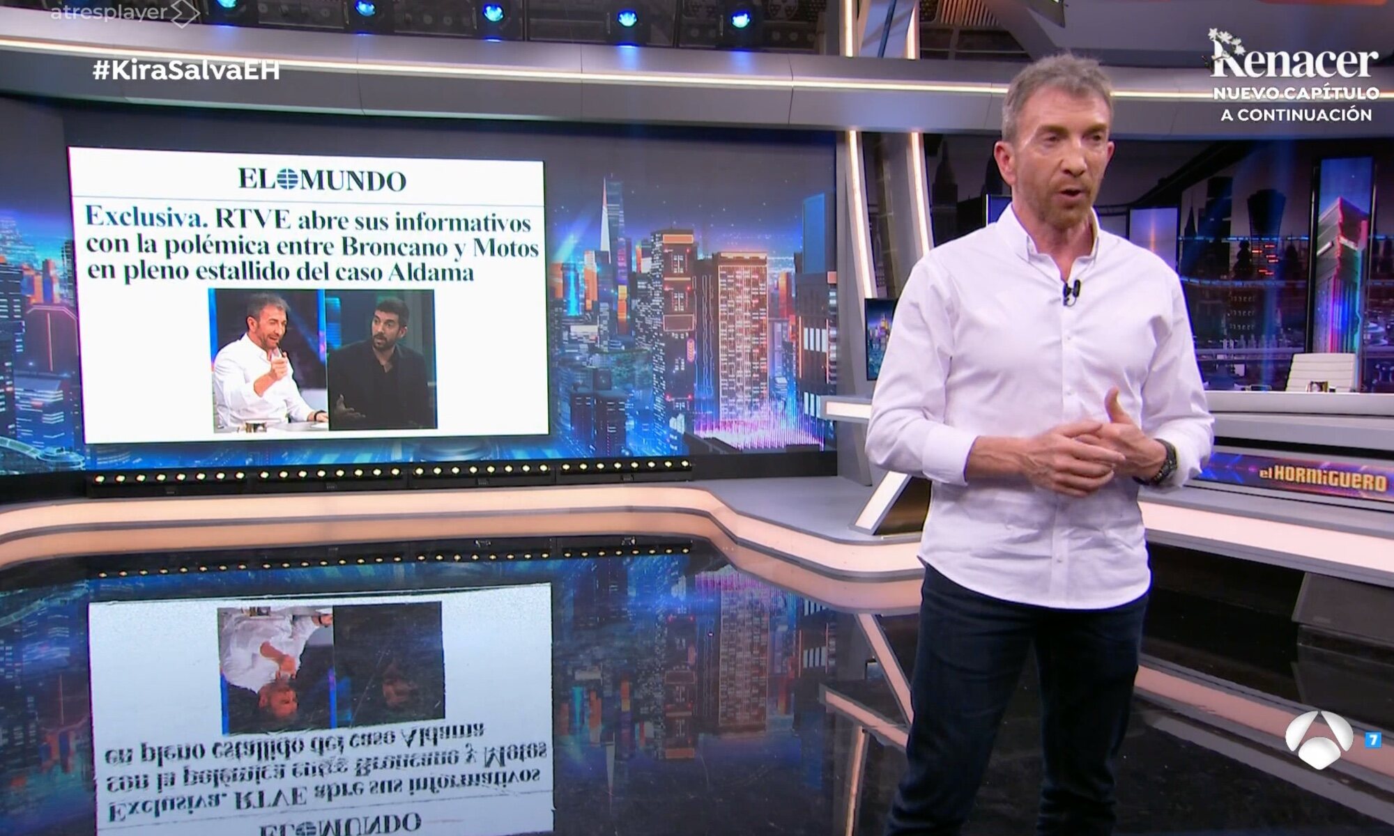 Pablo Motos, con la noticia falsa de fondo en 'El hormiguero'