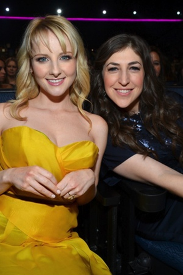 Mayim Bialik y Melissa Rauch piden dólares por cada episodio de The Big Bang Theory