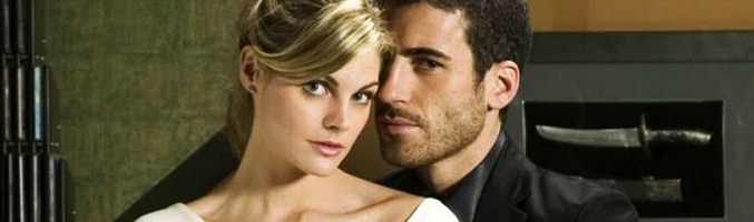 Miguel Ángel Silvestre y Amaia Salamanca en 'Sin tetas no hay paraíso'