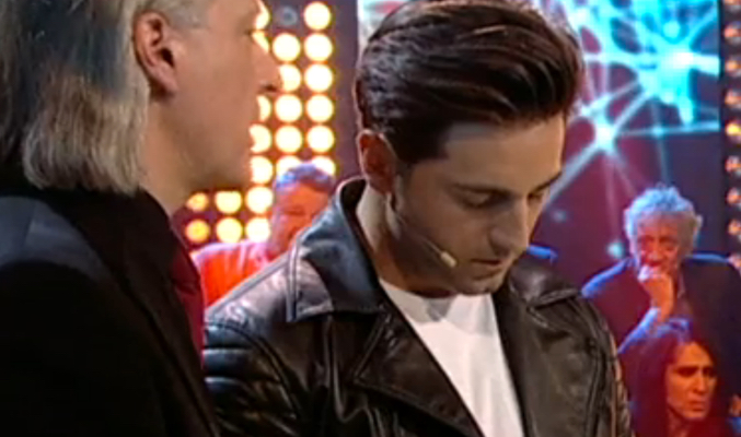 David Bustamante, siendo hipnotizado