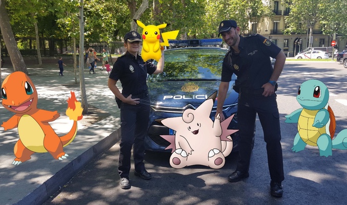 La policía con los Pokémon