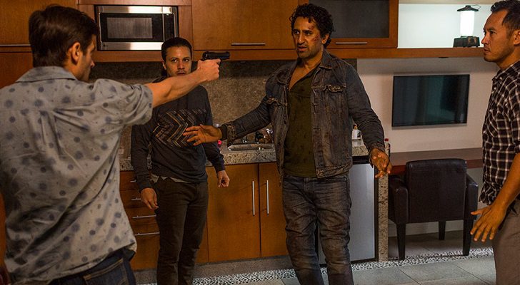 Andrés amenaza con disparar a Travis en 'Fear The Walking Dead'