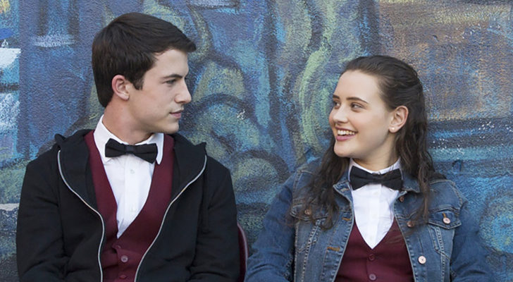 Dylan Minnette y Katherine Langford en 'Por 13 razones'