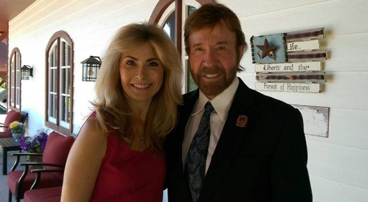 Gena O'Kelley y Chuck Norris