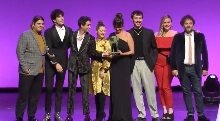 El equipo de 'Paquita Salas' antes de recibir el Premio Ondas