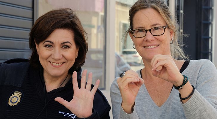 Luisa Martín y la directora Alexandra Graff celebran los 500 episodios de 'Servir y proteger'