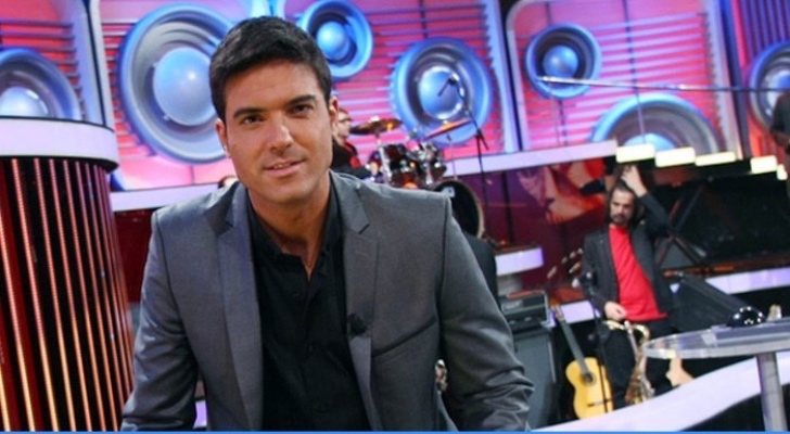 Javier Estrada fue el presentador de 'Al pie de la letra'